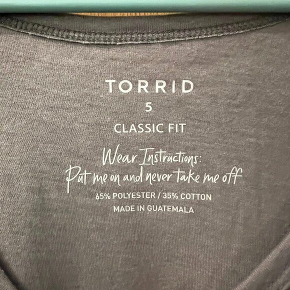 Size 5(5X) - Torrid - Light Gray V-Neck Classic Fit T-Shirt - Picture 2 of 5
